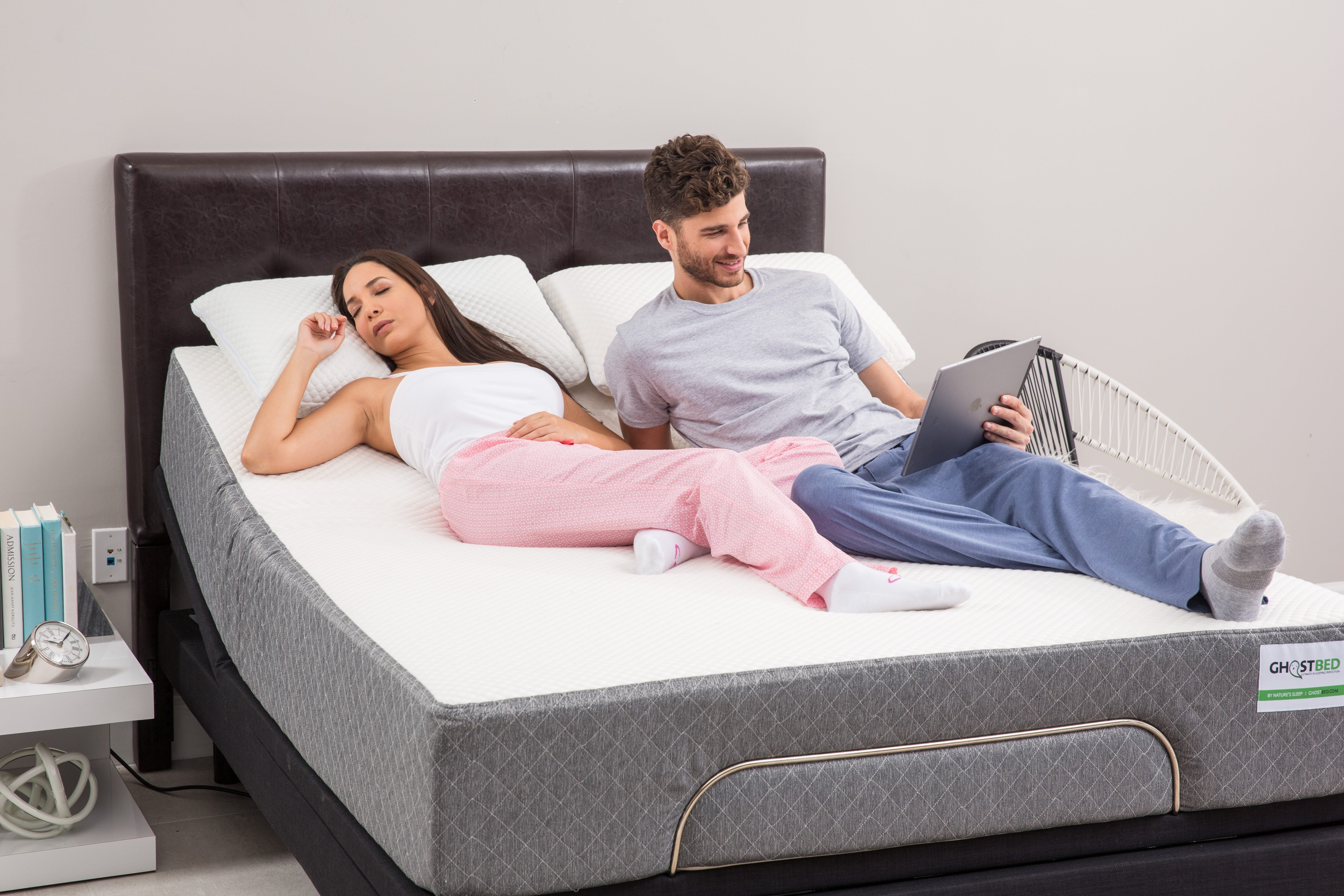 A high-quality mattress can help you relieve fibromyalgia symptoms as you sleep