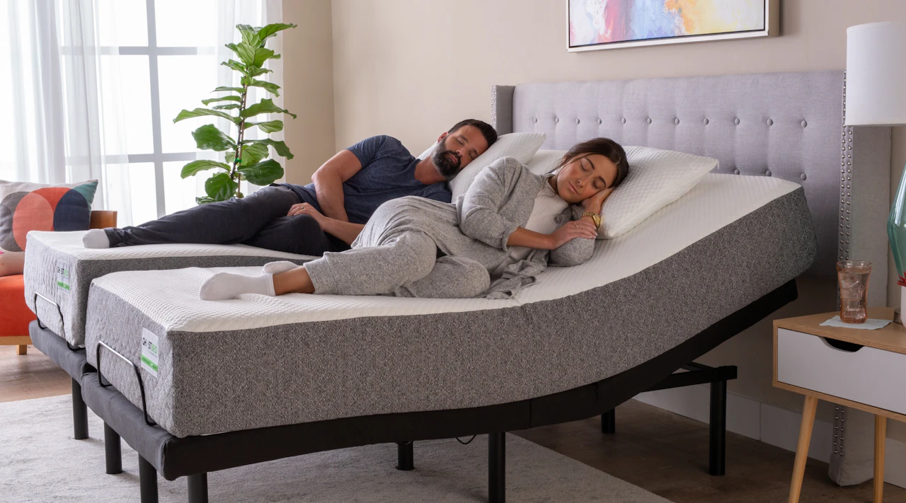 https://ghostbed-cdn.imgix.net/ghostbed-global/education-center/best-pillow-side-sleepers/couple-laying-on-sides-on-ghostpillows.jpeg?w=1280&fm=webp